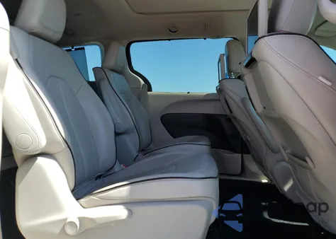 2018 Chrysler Pacifica Hybrid Limited z USA, uszkodzony, nr VIN 2C4RC1N72JR236537